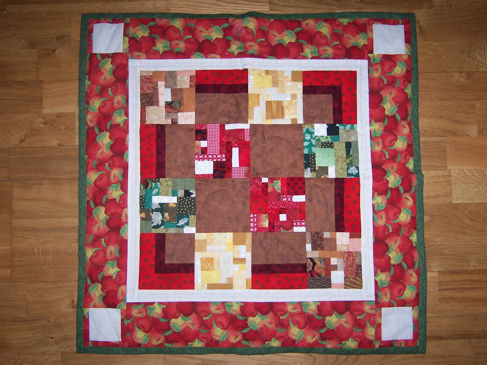 Apple Tile Garden, handmade quilt by Keri