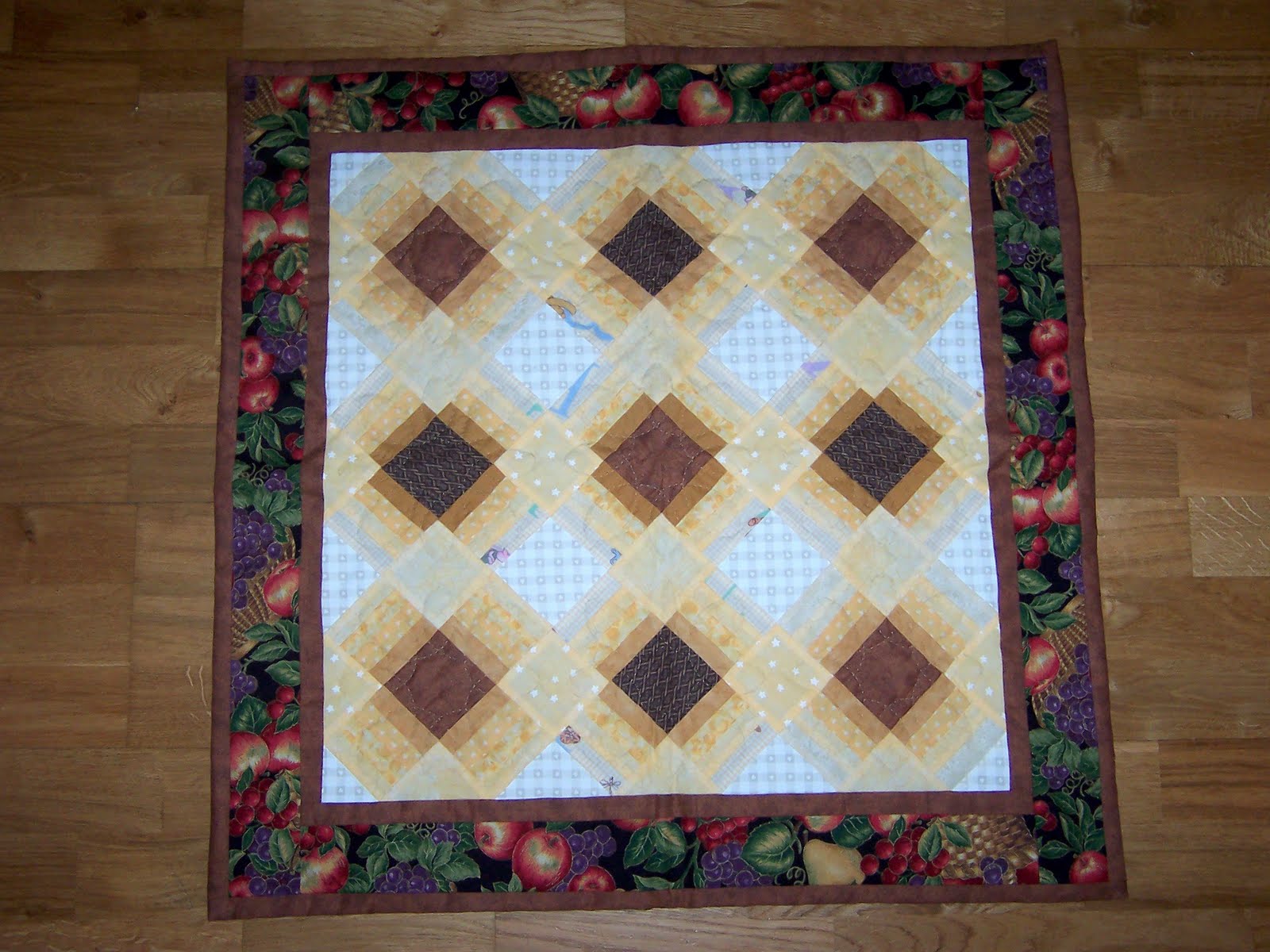 Harvest Daisy Sticks, handmade quilt by Keri